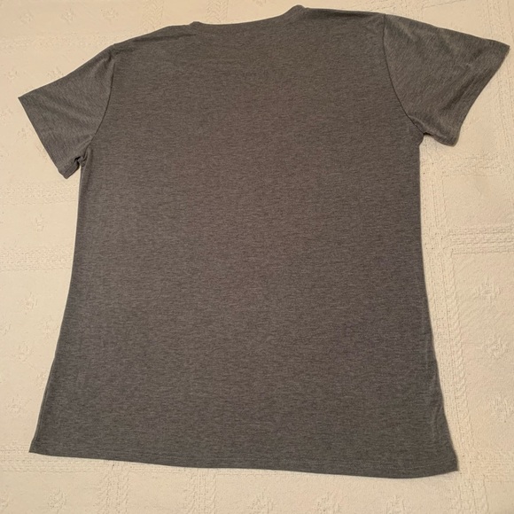 Women’s extra large heather gray Christmas T-shirt - Picture 3 of 4